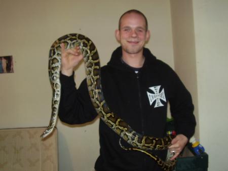 mon cheri avec son pyton moulure